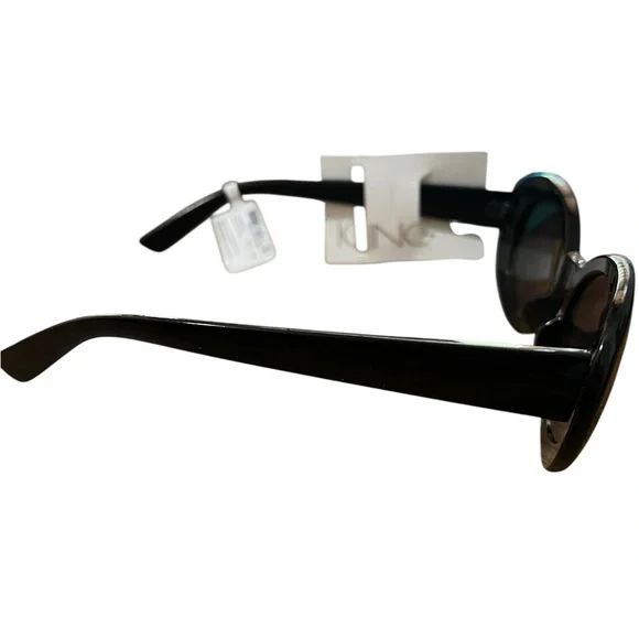 Women’s Black Cat Eye Sunglasses - Picture 2 of 2